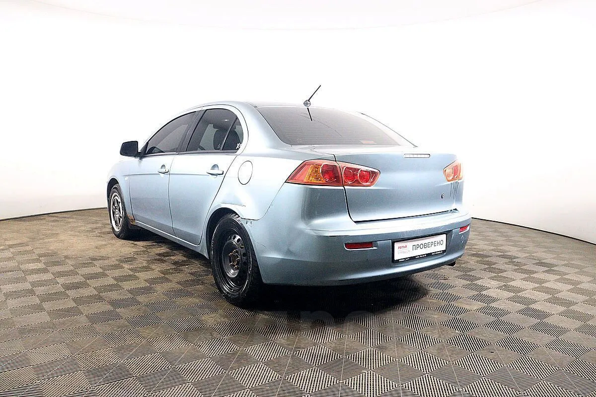 Mitsubishi Lancer Image 7